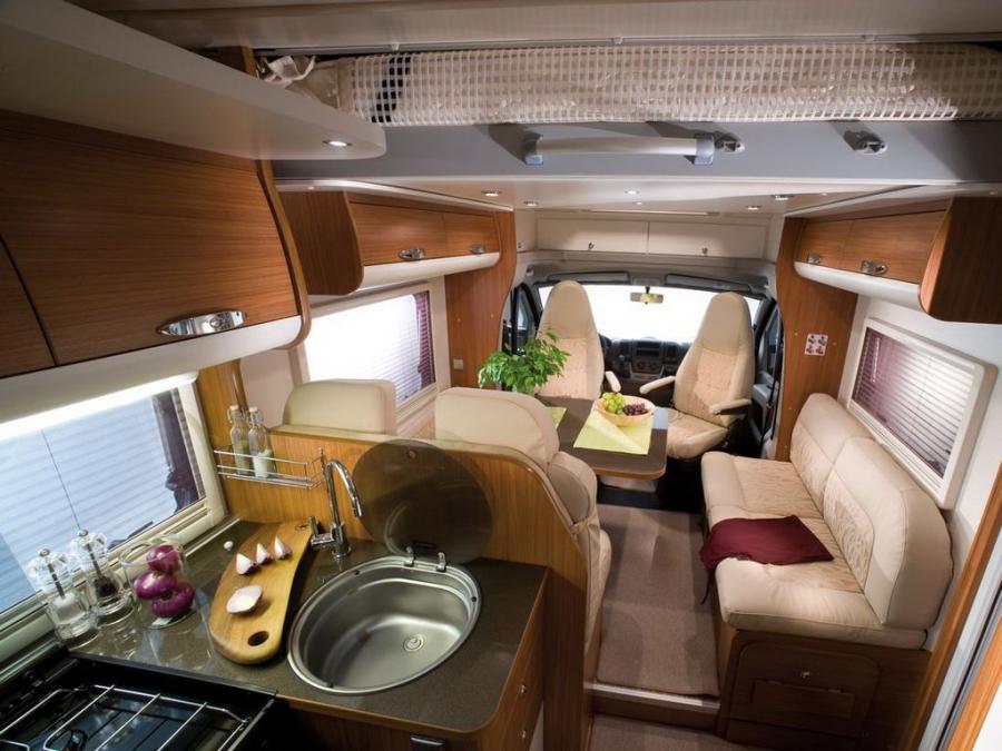 Интерьер Adria Matrix M 680 SP 2010 года  (фото 4 из 6)